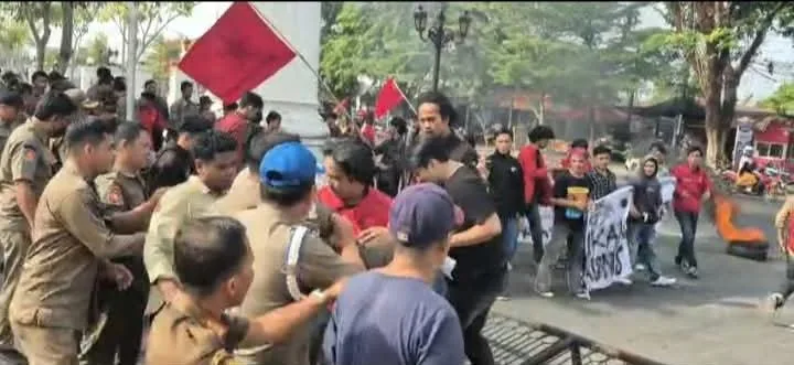 Demo Anarkis Sebabkan Sejumlah Fasilitas Publik di Kantor Walikota Palopo Rusak, Pemkot Sebaiknya Tempuh Jalur Hukum